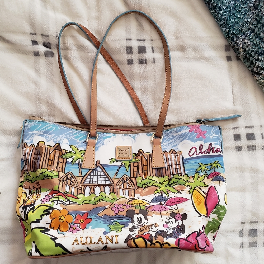 EUC Aulani Dooney and Bourke tote